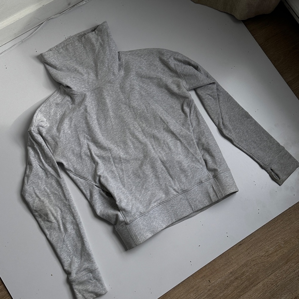 Lululemon Grey Mock/Turtle/Funnel/cowl neck sweater 4 Gray